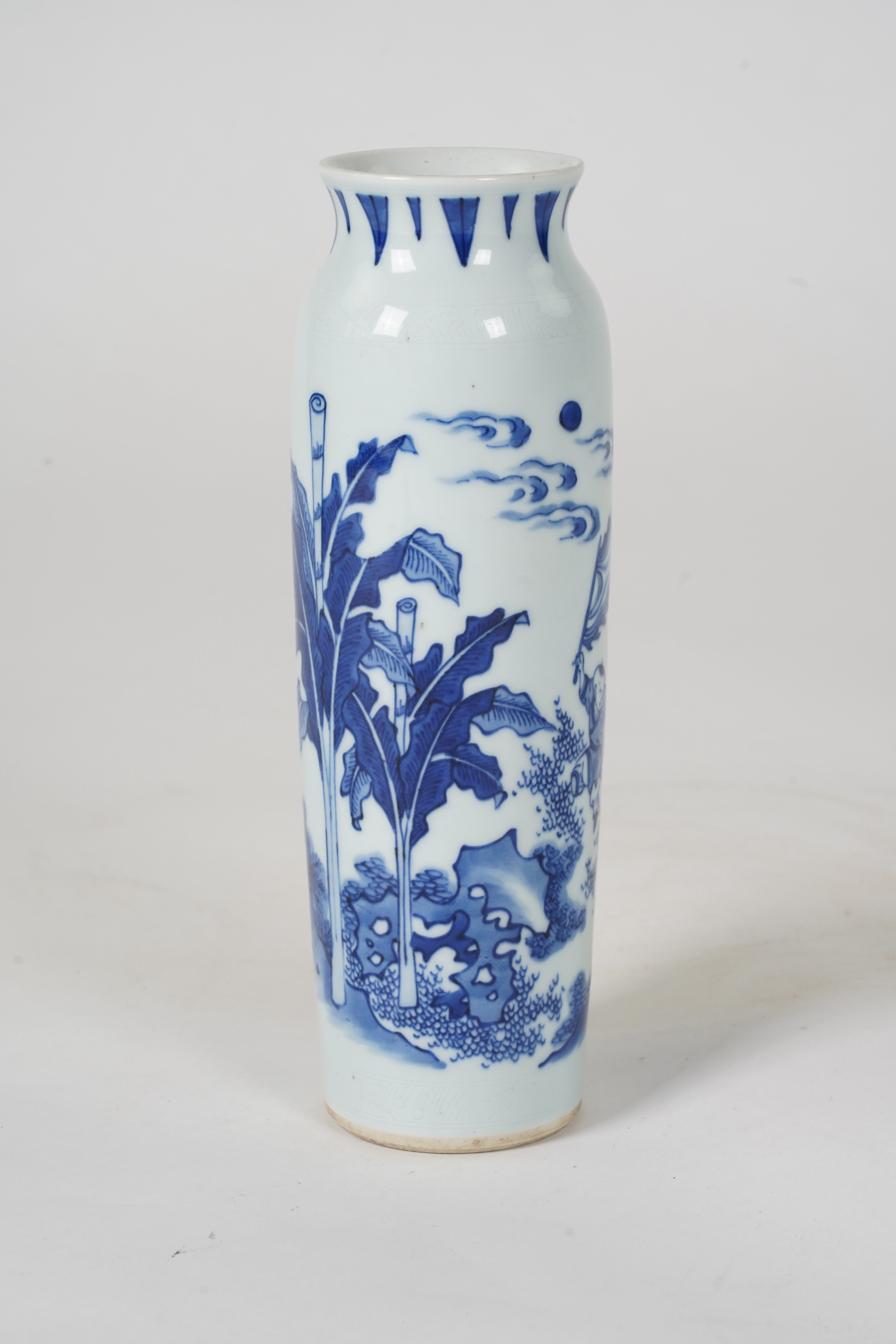 A small Chinese blue and white ‘figures in garden’ rolwagen vase, possibly Chongzhen period (1627-1644)